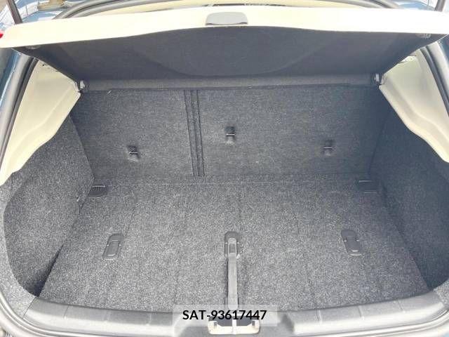Volvo V40 2019-05 320555-12