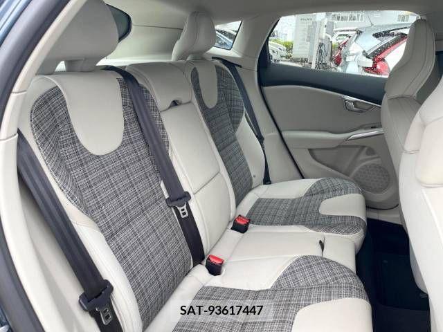 Volvo V40 2019-05 320555-11