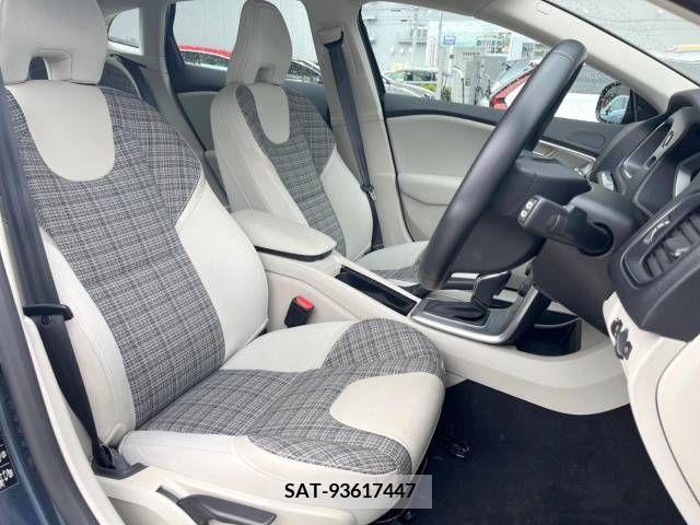 Volvo V40 2019-05 320555-10
