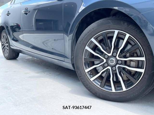 Volvo V40 2019-05 320555-14