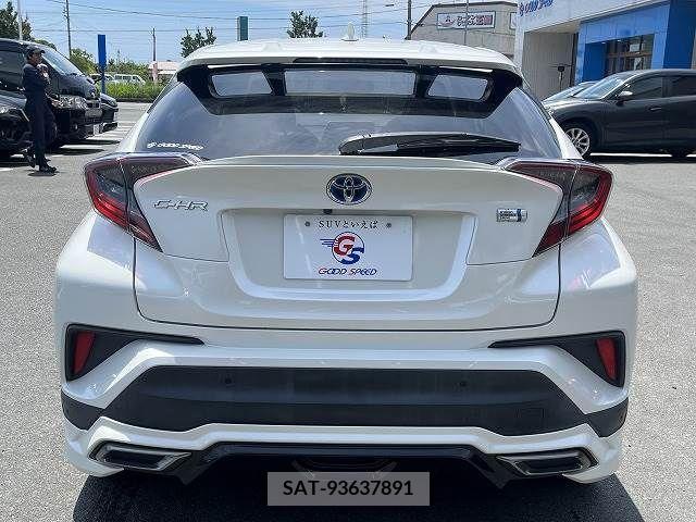 Toyota C-HR 2018-05 357798-11