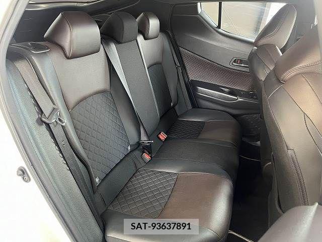 Toyota C-HR 2018-05 357798-9