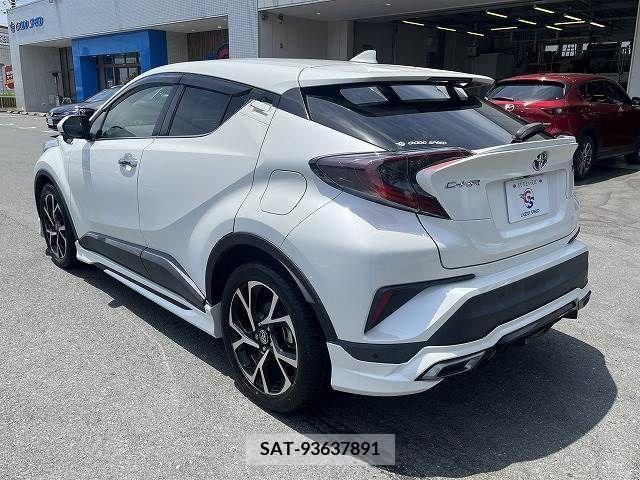 Toyota C-HR 2018-05 357798-16