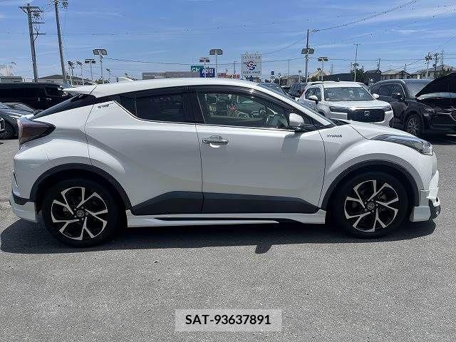 Toyota C-HR 2018-05 357798-13