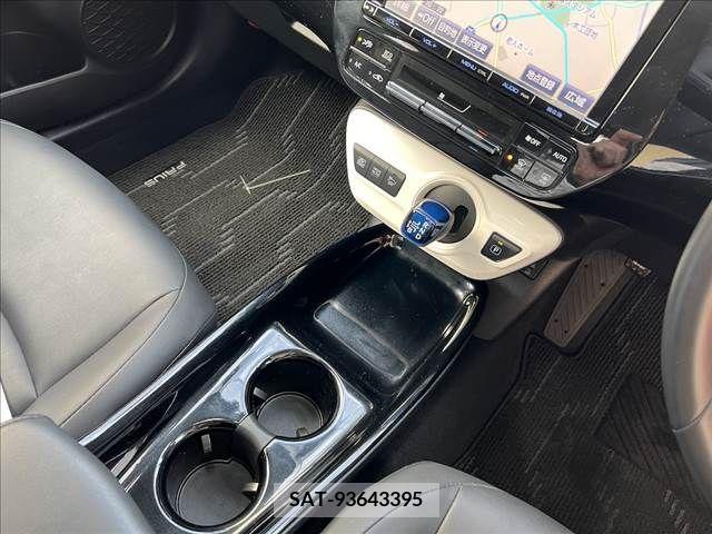 Toyota PRIUS 2016-02 210340-13