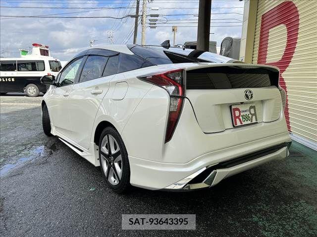 Toyota PRIUS 2016-02 210340-4