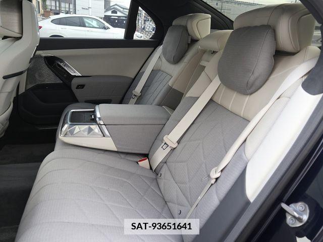 Bmw i7 2022-10 384455-15