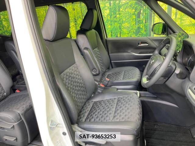 Toyota VOXY HYBRID 2023-10 337238-9