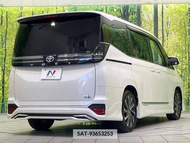 Toyota VOXY HYBRID 2023-10 337238-18