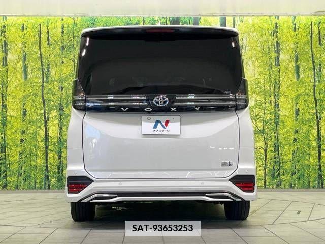 Toyota VOXY HYBRID 2023-10 337238-16