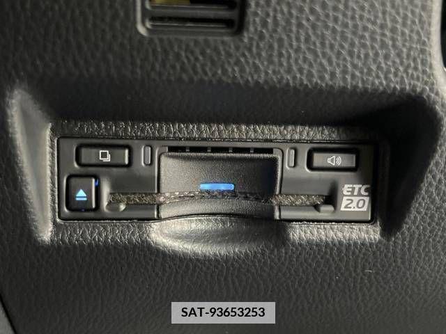 Toyota VOXY HYBRID 2023-10 337238-7