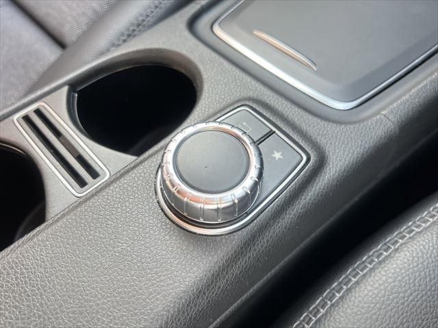 Mercedes Benz GLA-CLASS 2017-06 17941-29