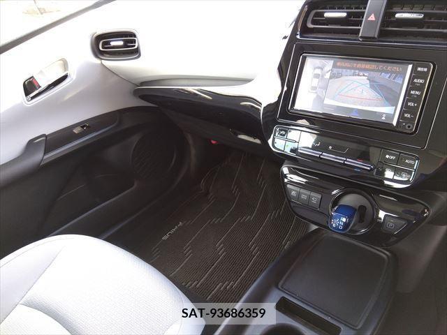 Toyota PRIUS 2021-05 281941-18