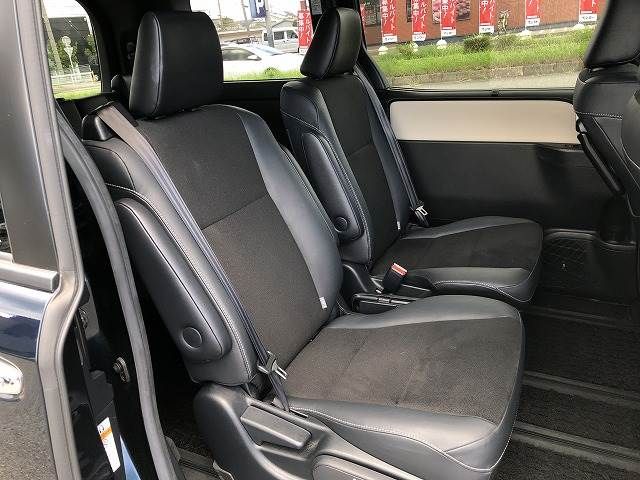 Toyota NOAH HYBRID 2018-11 22511-9