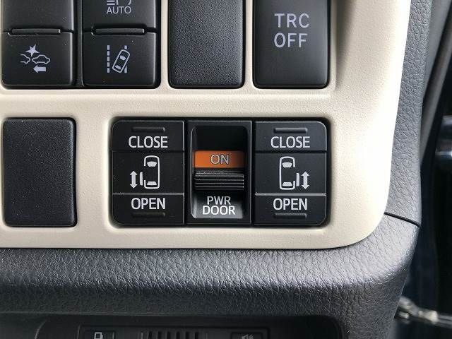 Toyota NOAH HYBRID 2018-11 22511-5