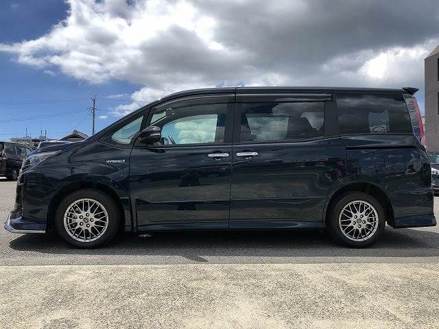 Toyota NOAH HYBRID 2018-11 22511-14