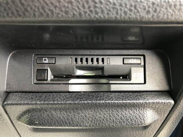 Toyota NOAH HYBRID 2018-11 22511-4