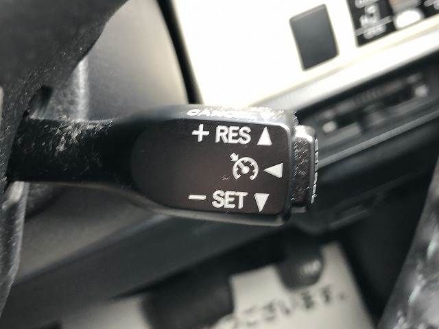 Toyota NOAH HYBRID 2018-11 22511-7