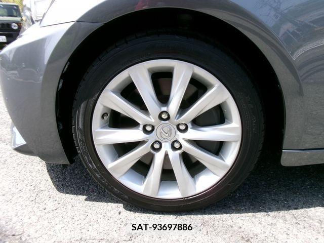 Lexus IS 2016-01 275728-14