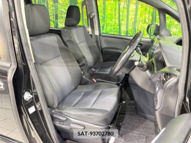 Toyota VOXY 2015-03 245340-8