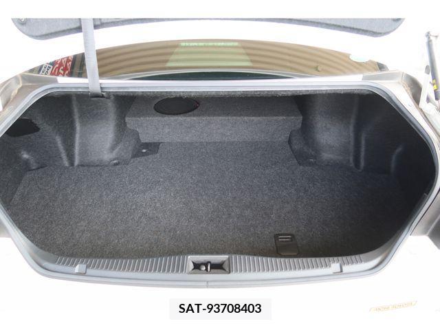 Toyota CROWN SEDAN 2016-11 379276-27