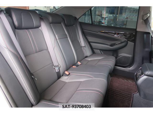 Toyota CROWN SEDAN 2016-11 379276-25