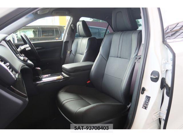 Toyota CROWN SEDAN 2016-11 379276-24