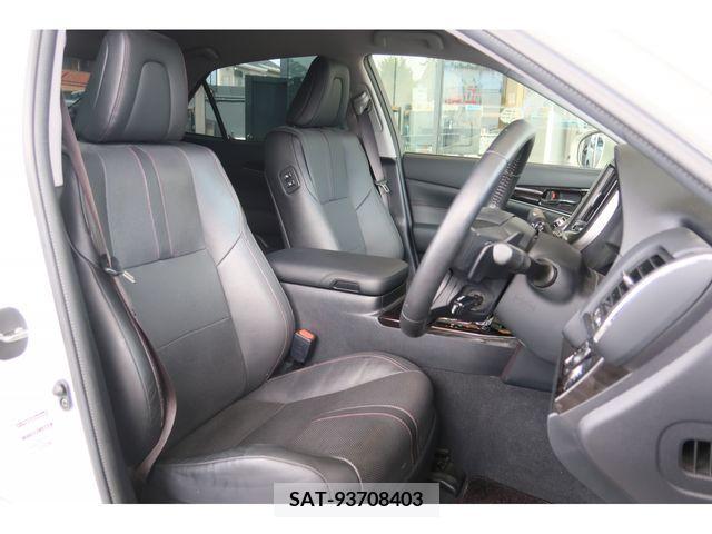 Toyota CROWN SEDAN 2016-11 379276-23