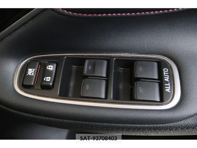 Toyota CROWN SEDAN 2016-11 379276-19