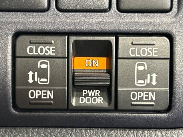 Toyota NOAH HYBRID 2015-11 185715-3