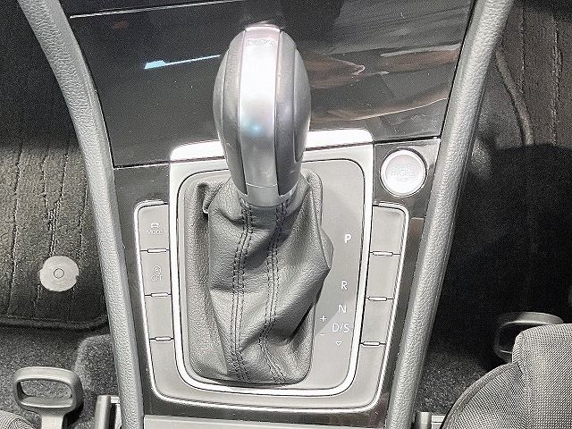 VolksWagen GOLF 2017-09 8056-11
