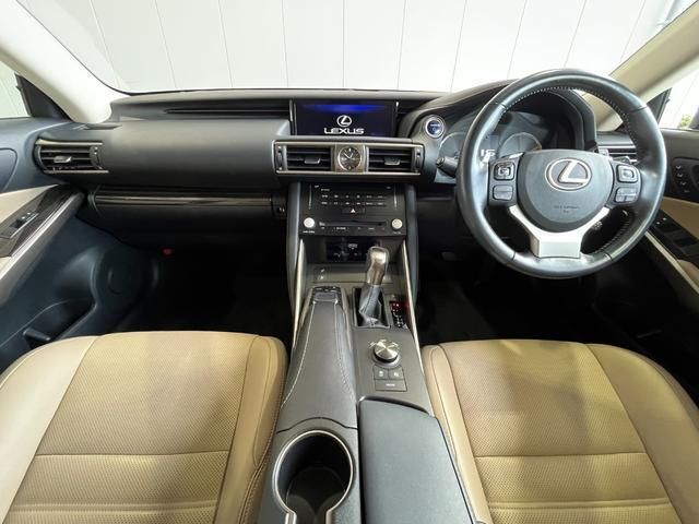 Lexus IS 2016-10 181833-6