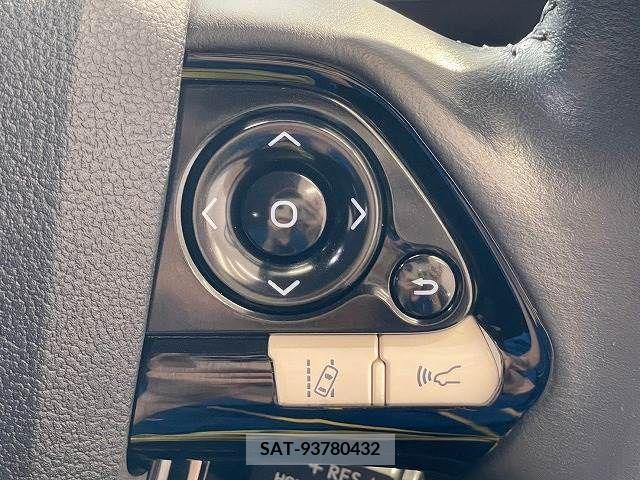 Toyota PRIUS PHV 2017-07 375850-5