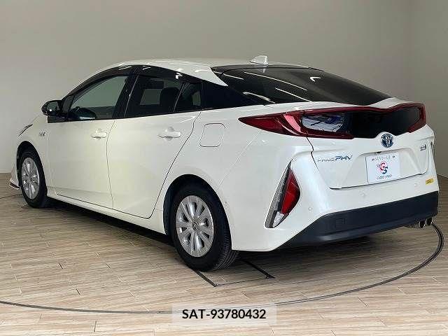 Toyota PRIUS PHV 2017-07 375850-16