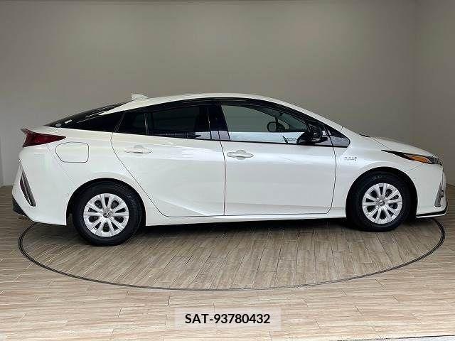 Toyota PRIUS PHV 2017-07 375850-14