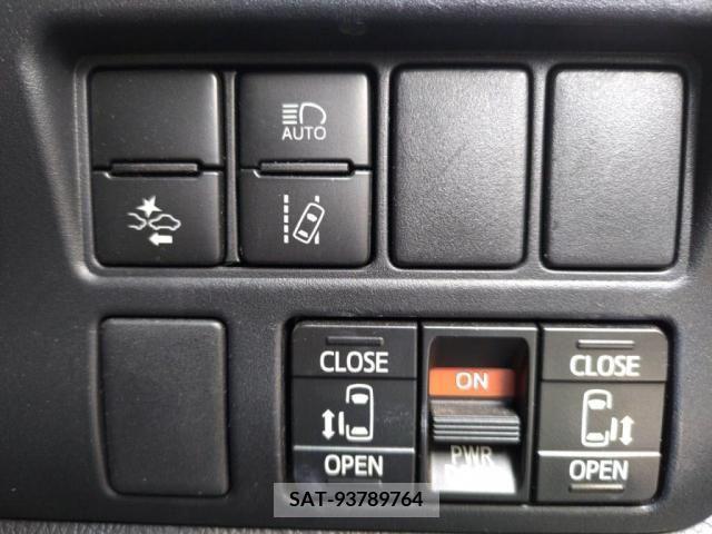 Toyota VOXY 2017-07 352587-13