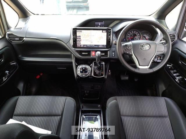 Toyota VOXY 2017-07 352587-2