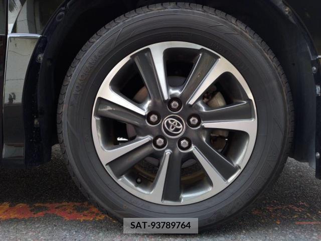 Toyota VOXY 2017-07 352587-11