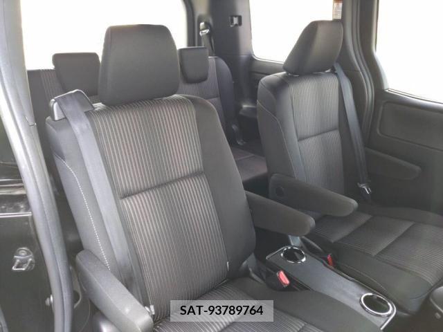 Toyota VOXY 2017-07 352587-21