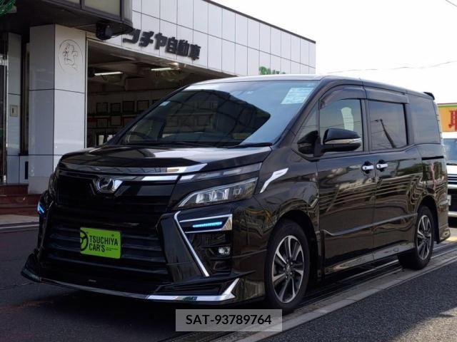 Toyota VOXY 2017-07 352587-0