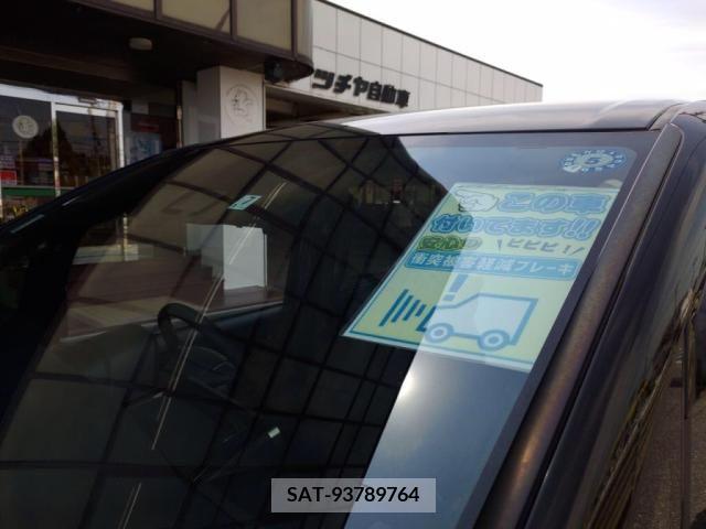 Toyota VOXY 2017-07 352587-9