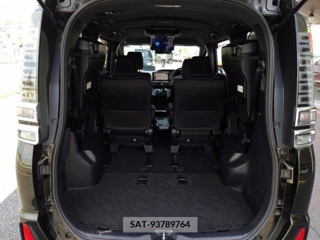Toyota VOXY 2017-07 352587-27