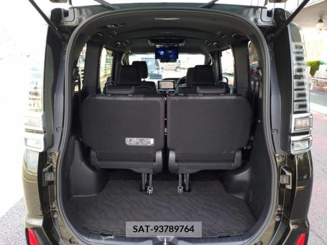 Toyota VOXY 2017-07 352587-26