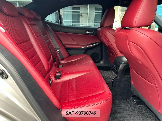 Lexus IS 2013-11 362841-11
