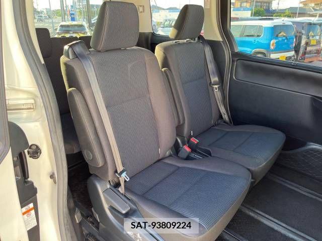 Toyota VOXY 2019-09 321657-9