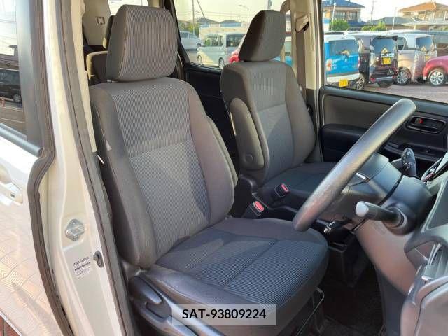 Toyota VOXY 2019-09 321657-8