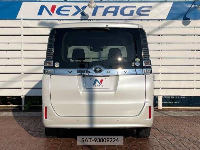 Toyota VOXY 2019-09 321657-15