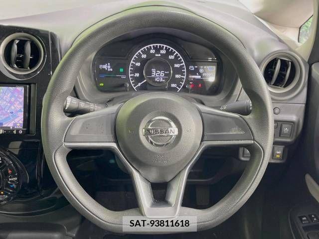 Nissan NOTE 2018-04 365439-11