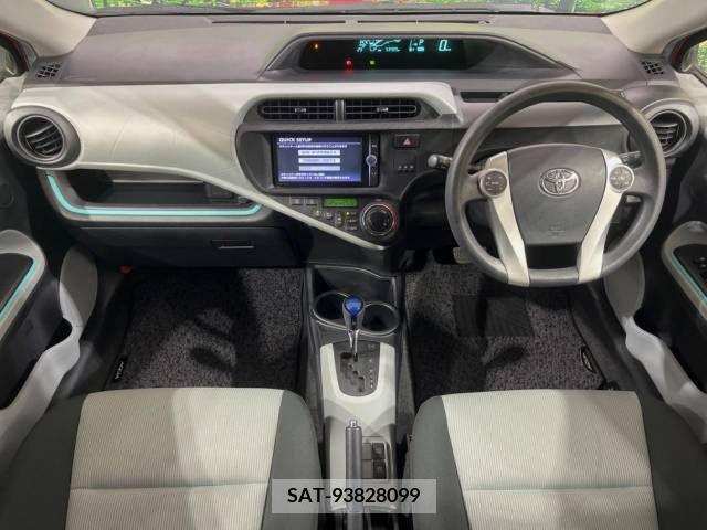 Toyota AQUA 2013-03 260586-1