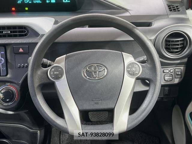 Toyota AQUA 2013-03 260586-10